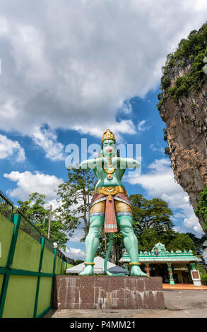 Statue von einem Affen Gott an der Batu Höhlen am Stadtrand von Kuala Lumpur, Malaysia Stockfoto