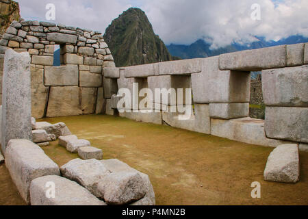 Tempel der drei Fenster in der Machu Picchu in Peru. 2007 Machu Picchu wurde eines der neuen Sieben Weltwunder gewählt. Stockfoto