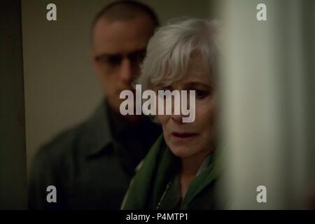Original Film Titel: Teilen. Englischer Titel: SPLIT. Regisseur: M.NIGHT SHYAMALAN. Jahr: 2016. Stars: JAMES MCAVOY. Credit: BLINDING EDGE PICTURES/BLUMHOUSE PRODUKTIONEN/Album Stockfoto