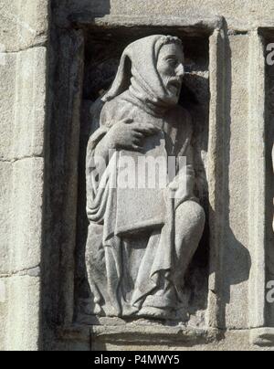 ESTATUA DEL CORO PETREO ROMANICO (SIGLO XII) REUTILIZADA EN LA PUERTA SANTA TAMBIEN LLAMADA DEL PERDON. Autor: Meister Mateo (C. 1150 - C. 1200). Lage: CATEDRAL - AUSSEN, SANTIAGO DE COMPOSTELA, La Coruña, Spanien. Stockfoto