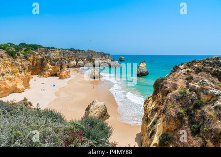 Praia Tres Irmaos - schöne Küste der Algarve - Portugal Stockfoto