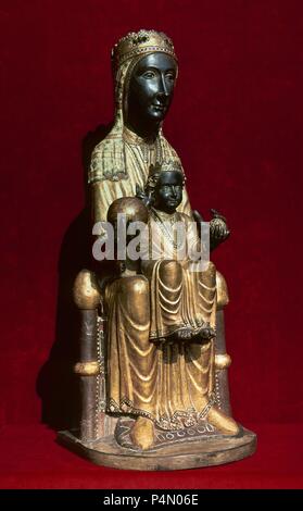 TALLA DE MADERA DE LA VIRGEN DE MONSERRAT "La Moreneta" - SIGLO XII. Lage: MONASTERIO DE MONTSERRAT, Montserrat, Barcelona, Spanien. Stockfoto