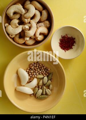 Cashewnüsse, Knoblauch und Gewürzen Stockfoto