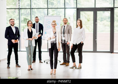 Business Team Portrait während einer Konferenz Stockfoto