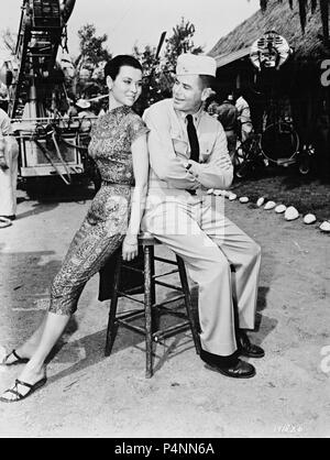 Original Film Titel: GEHEN SIE NICHT IN DER NÄHE DES WASSER. Englischer Titel: GEHEN SIE NICHT IN DER NÄHE DES WASSER. Regisseur: CHARLES WALTERS. Jahr: 1957. Stars: Glenn Ford; GIA SCALA. Credit: MGM /Album Stockfoto
