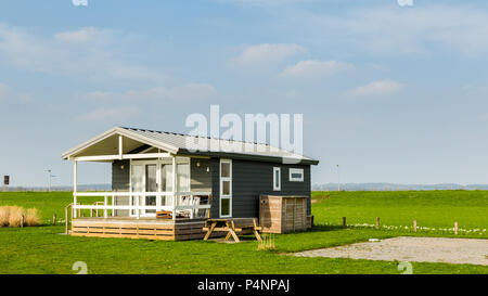 Moderne Holz- Ferienhäuser Stockfoto