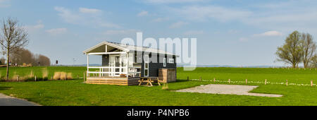 Moderne Holz- Ferienhäuser Stockfoto