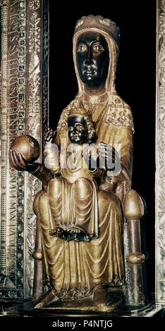 IMAGEN DE LA VIRGEN DE MONTSERRAT - SIGLO XII-ROMANICO KATALANISCH. Lage: MONASTERIO DE MONTSERRAT, Montserrat, Barcelona, Spanien. Stockfoto