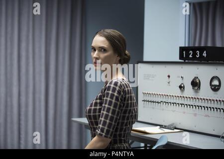 Original Film Titel: EXPERIMENTATOR: STANLEY MILGRAM Geschichte. Englischer Titel: EXPERIMENTATOR: STANLEY MILGRAM Geschichte. Regisseur: MICHAEL ALMEREYDA. Jahr: 2015. Stars: Winona Ryder. Credit: BB FIL PRODUKTIONEN/FJ PRODUCTIONS/INNERER WERT FILME/Album Stockfoto