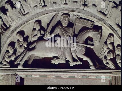 SANTIAGO MILES CHRISTI - TIMPANO DE CLAVIJO EN EL CRUCERO SUR DE LA CATEDRAL DE SANTIAGO - ROMANICO - ESPAÑOL - 1225/50. Lage: CATEDRAL - INTERIEUR, SANTIAGO DE COMPOSTELA, La Coruña, Spanien. Stockfoto