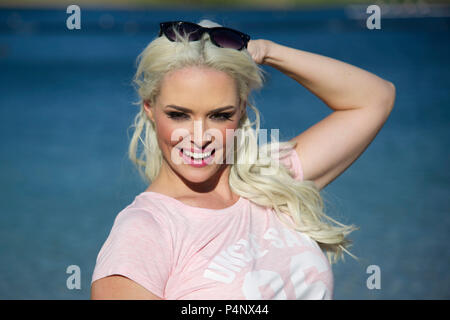 Köln, Deutschland. 21 Juni, 2018. Daniela Katzenberger, Modell, Autor, Unternehmer, Daniela Katzenberger präsentiert ihre eigenen 'Uncle Sam Sportswear Kollektion von Daniela Katzenberger' bei Blackfoot Beach in Koeln, die Artikel bei Lidl ab dem 25. Juni 2018, 21.06.2018, | Nutzung der weltweiten Kredit verkauft werden: dpa/Alamy leben Nachrichten Stockfoto