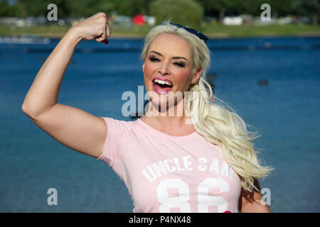 Köln, Deutschland. 21 Juni, 2018. Daniela Katzenberger, Modell, Autor, Unternehmer, Daniela Katzenberger präsentiert ihre eigenen 'Uncle Sam Sportswear Kollektion von Daniela Katzenberger' bei Blackfoot Beach in Koeln, die Artikel bei Lidl ab dem 25. Juni 2018, 21.06.2018, | Nutzung der weltweiten Kredit verkauft werden: dpa/Alamy leben Nachrichten Stockfoto
