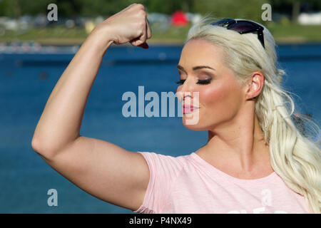 Köln, Deutschland. 21 Juni, 2018. Daniela Katzenberger, Modell, Autor, Unternehmer, Daniela Katzenberger präsentiert ihre eigenen 'Uncle Sam Sportswear Kollektion von Daniela Katzenberger' bei Blackfoot Beach in Koeln, die Artikel bei Lidl ab dem 25. Juni 2018, 21.06.2018, | Nutzung der weltweiten Kredit verkauft werden: dpa/Alamy leben Nachrichten Stockfoto