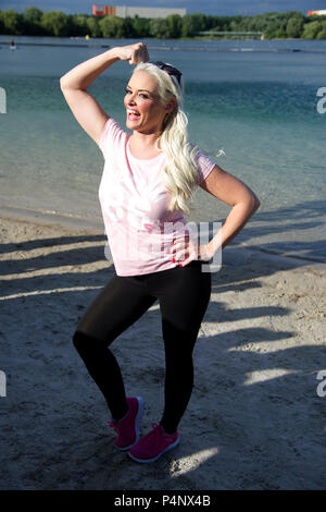 Köln, Deutschland. 21 Juni, 2018. Daniela Katzenberger, Modell, Autor, Unternehmer, Daniela Katzenberger präsentiert ihre eigenen 'Uncle Sam Sportswear Kollektion von Daniela Katzenberger' bei Blackfoot Beach in Koeln, die Artikel bei Lidl ab dem 25. Juni 2018, 21.06.2018, | Nutzung der weltweiten Kredit verkauft werden: dpa/Alamy leben Nachrichten Stockfoto