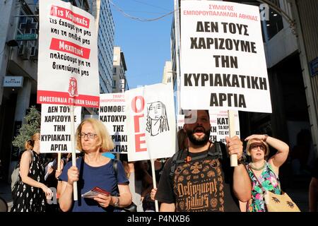 Athen, Griechenland. 22. Juni, 2018. Die griechischen Arbeitnehmer nahm in den Straßen von Athen, Nein zu sagen zu öffnen Geschäfte am Sonntag. Credit: Eleni Paroglou/SOPA Images/ZUMA Draht/Alamy leben Nachrichten Stockfoto