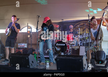 Tunbridge Wells, UK. 22. Juni, 2018. Der Outlaw Orchestra am Schwarzen Rehe Festival, eridge Park, Kent GROSSBRITANNIEN. © Jason Richardson/Alamy leben Nachrichten Stockfoto