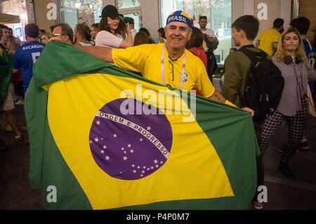 Moscou, Moskau, Russland. 23. Juni 2018. Fußball-Fans aus Brasilien in Moskau bei der WM 2018 Credit: Aleksei Sukhorukov/ZUMA Draht/Alamy leben Nachrichten Stockfoto
