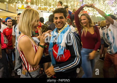 Moscou, Moskau, Russland. 23. Juni 2018. Fußball-Fans auf den Straßen von Moskau Credit: Aleksei Sukhorukov/ZUMA Draht/Alamy leben Nachrichten Stockfoto