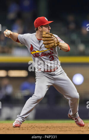 Milwaukee, WI, USA. 21 Juni, 2018. St. Louis Cardinals dritter Basisspieler Jedd Gyorko #3 in Aktion während der Major League Baseball Spiel zwischen den Milwaukee Brewers und die St. Louis Cardinals am Miller Park in Milwaukee, WI. John Fisher/CSM/Alamy leben Nachrichten Stockfoto