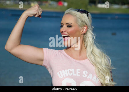 Köln, Deutschland. 21 Juni, 2018. Daniela Katzenberger, Modell, Autor, Unternehmer, Daniela Katzenberger präsentiert ihre eigenen 'Uncle Sam Sportswear Kollektion von Daniela Katzenberger' bei Blackfoot Beach in Koeln, die Artikel bei Lidl ab dem 25. Juni 2018, 21.06.2018, | Nutzung der weltweiten Kredit verkauft werden: dpa/Alamy leben Nachrichten Stockfoto