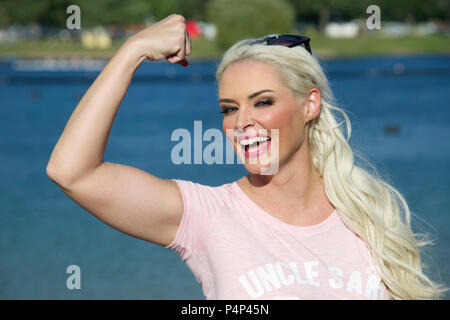 Köln, Deutschland. 21 Juni, 2018. Daniela Katzenberger, Modell, Autor, Unternehmer, Daniela Katzenberger präsentiert ihre eigenen 'Uncle Sam Sportswear Kollektion von Daniela Katzenberger' bei Blackfoot Beach in Koeln, die Artikel bei Lidl ab dem 25. Juni 2018, 21.06.2018, | Nutzung der weltweiten Kredit verkauft werden: dpa/Alamy leben Nachrichten Stockfoto