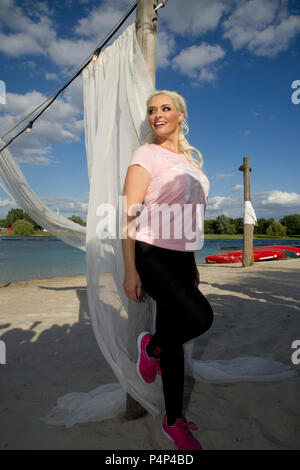 Köln, Deutschland. 21 Juni, 2018. Daniela Katzenberger, Modell, Autor, Unternehmer, Daniela Katzenberger präsentiert ihre eigenen 'Uncle Sam Sportswear Kollektion von Daniela Katzenberger' bei Blackfoot Beach in Koeln, die Artikel bei Lidl ab dem 25. Juni 2018, 21.06.2018, | Nutzung der weltweiten Kredit verkauft werden: dpa/Alamy leben Nachrichten Stockfoto