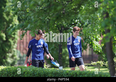 Kasan, Russland. 22. Juni, 2018. (L - R) Tomoaki Makino, Shinji Okazaki, Yuya Osako (JPN) Fußball: Japan Training während der Fußball-WM Russland 2018 in Kasan, Russland. Credit: yohei Osada/LBA SPORT/Alamy leben Nachrichten Stockfoto