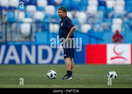 Nischni Nowgorod, Russland. 23. Juni 2018. Panama Manager Hernan Dario Gomez während einer Panama Training vor der 2018 FIFA World Cup Gruppe G Match gegen England, bei Nischni Nowgorod Stadion am 23. Juni 2018 in Nischni Nowgorod, Russland. (Foto von Daniel Chesterton/phcimages.com) Credit: PHC Images/Alamy leben Nachrichten Stockfoto