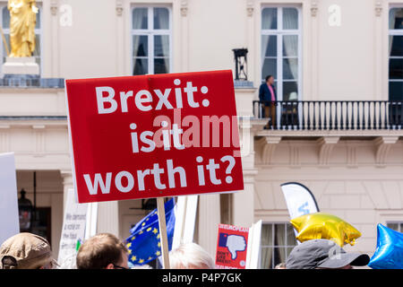 London, Großbritannien. 23 Jun, 2018: Demonstranten nehmen an der Abstimmung März in London für eine sinnvolle Abstimmung über die endgültige Brexit Abkommen zwischen der britischen Regierung und der Europäischen Union statt. Credit: Bradley Smith/Alamy Leben Nachrichten. Stockfoto