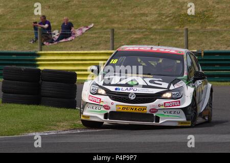 Dalton auf T-Stücke, England, 23. Juni 2018. Senna Proctor fahren einen Opel Astra für Power Maxed TAG Racing während der zweiten Praxis für das Dunlop MSA British Touring Car Championship im Croft. Credit: Colin Edwards/Alamy Leben Nachrichten. Stockfoto