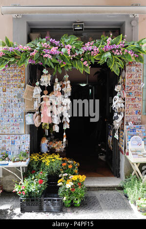 VIETRI SUL MARE, Italien - 27 April, 2018 bunte Keramik shop auf die Amalfi Küste Stockfoto