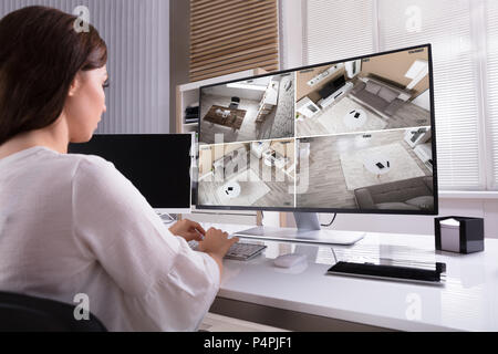 Nahaufnahme einer Geschäftsfrau Überwachung CCTV-Aufnahmen auf dem Computer am Arbeitsplatz Stockfoto