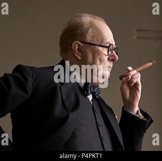 Original Film Titel: Darkest Hour. Englischer Titel: Darkest Hour. Regisseur: Joe Wright. Jahr: 2017. Stars: GARY OLDMAN. Credit: WORKING TITLE FILMS/Album Stockfoto