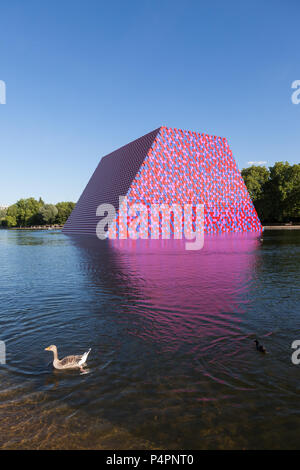 London Mastaba auf See Serpentine Lake im Hyde Park erstellt von Christo. Stockfoto