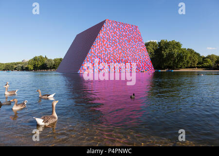 London Mastaba auf See Serpentine Lake im Hyde Park erstellt von Christo. Stockfoto