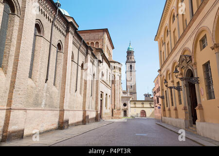 Parma - auf den Dom und die barocke Kirche Chiesa di San Giovanni Evangelista (Johannes der Evangelist). Stockfoto