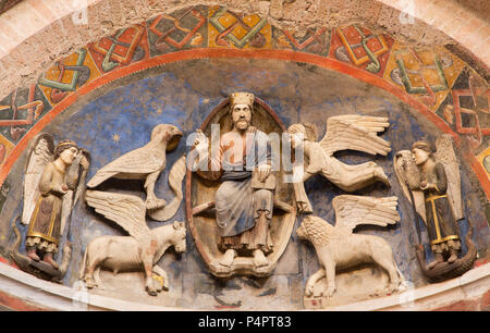 PARMA, Italien - 16. APRIL 2018: Die Befreiung von Jesus Christus dem Pantokrator und Symbole der vier Evangelisten in der taufkapelle von 14 - 15. Stockfoto