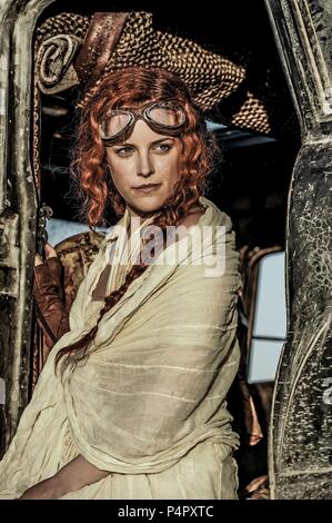 Original Film Titel: MAD MAX: FURY ROAD. Englischer Titel: MAD MAX: FURY ROAD. Regisseur: George Miller. Jahr: 2015. Stars: RILEY KEOUGH. Credit: VILLAGE ROADSHOW/Album Stockfoto