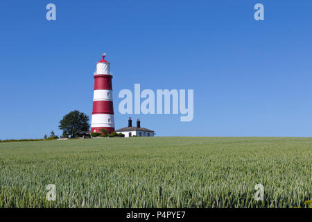 Happisburgh Lighthouse auf einem hellen Sommer am Nachmittag in Norfolk, Großbritannien. Stockfoto