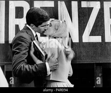 Original Film Titel: LICHT IN DER PIAZZA. Englischer Titel: LICHT IN DER PIAZZA. Regisseur: GUY GRÜN. Jahr: 1962. Stars: YVETTE MIMIEUX; GEORGE HAMILTON. Credit: MGM /Album Stockfoto