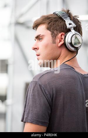 Original Film Titel: WIR SIND DEINE FREUNDE. Englischer Titel: WIR SIND DEINE FREUNDE. Regisseur: MAX JOSEPH. Jahr: 2015. Stars: Zac Efron. Credit: POLYGRAN FILMED ENTERTAINMENT/Universal/DVD/WORKING TITLE FILMS/Album Stockfoto