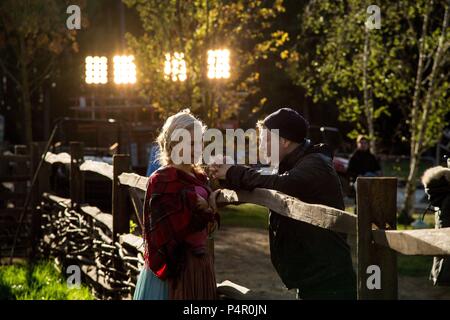 Original Film Titel: Cinderella. Englischer Titel: Cinderella. Regisseur: Kenneth Branagh. Jahr: 2015. Stars: Kenneth Branagh; LILY JAMES. Credit: WALT DISNEY PRODUCTIONS/Album Stockfoto