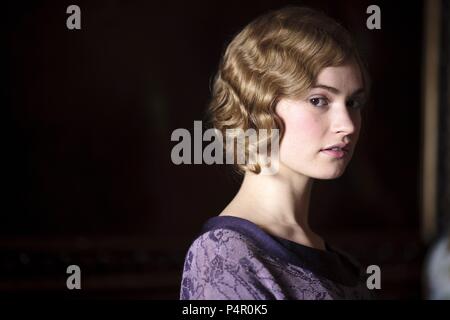 Original Film Titel: Downton Abbey. Englischer Titel: Downton Abbey. Regisseur: JULIAN FELLOWES. Jahr: 2010. Stars: LILY JAMES. Credit: KARNEVAL FILME/Album Stockfoto