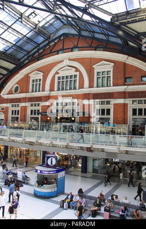 Bahnhofshalle und Ticket Halle an der Liverpool Street Bahnhof (dritte Verkehrsreichsten Hauptbahnhof in London), England, UK, PETER GRANT Stockfoto