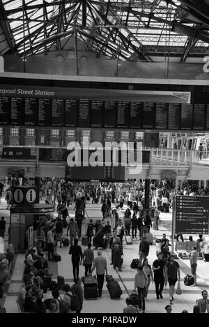 Bahnhofshalle und Ticket Halle an der Liverpool Street Bahnhof (dritte Verkehrsreichsten Hauptbahnhof in London), England, UK, PETER GRANT Stockfoto