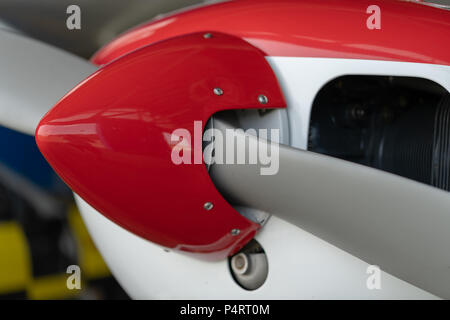 Kleine Sport Flugzeuge im Hangar abgestellten, Nahaufnahme. Detail Stockfoto