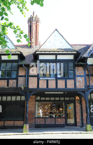 Historische St. Werburgh, gegenüber der Kathedrale, in Chester, Cheshire, NW, England, Grossbritannien Stockfoto