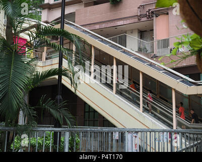 Blick auf einen Teil der Mid-Levels Escalator und Gehweg System in Hongkong Stockfoto