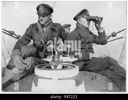 Halbton Porträt von zwei Deutschen u-Offiziere, Leutnants Ziegner und Usedon, Rückkehr zum Hafen auf Ihren bullet-Gerittenen U-Boot.