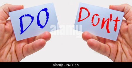 Tun und Wörter auf Geschäftsmann Händen halten für Teamarbeit Konzept Stockfoto